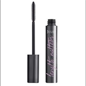 Black Mascara. Jet Black